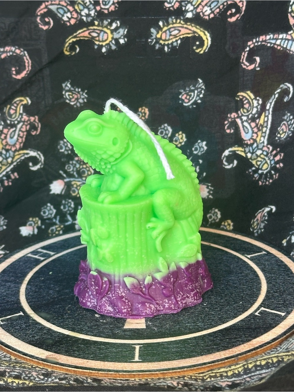 Green Lizard on Stump Candle